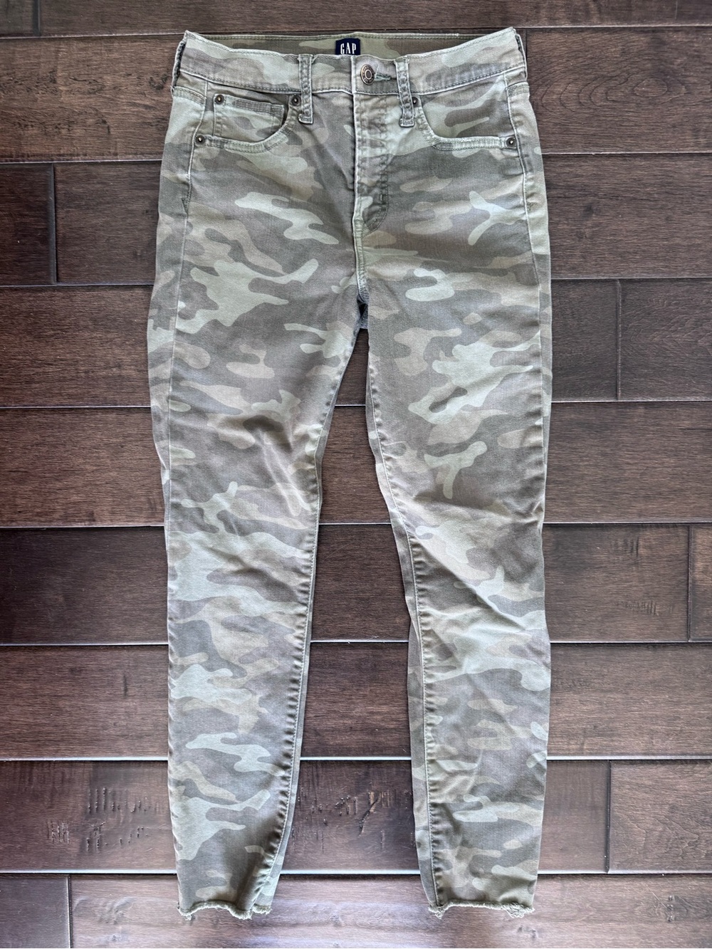 ❤️3/$30 GAP High Rise True Skinny Camo Denim Jeans Frayed Raw Hem Size 27